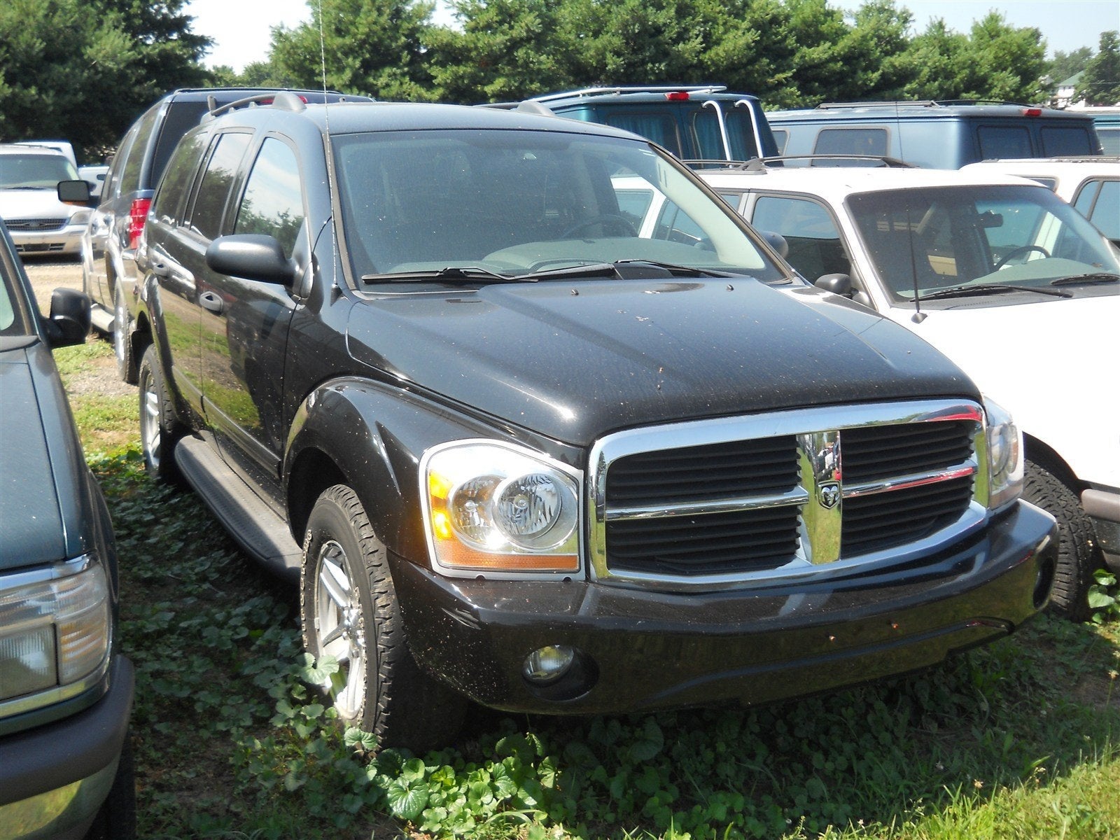 2005 Dodge Durango SLT in Black — front three-quarter view