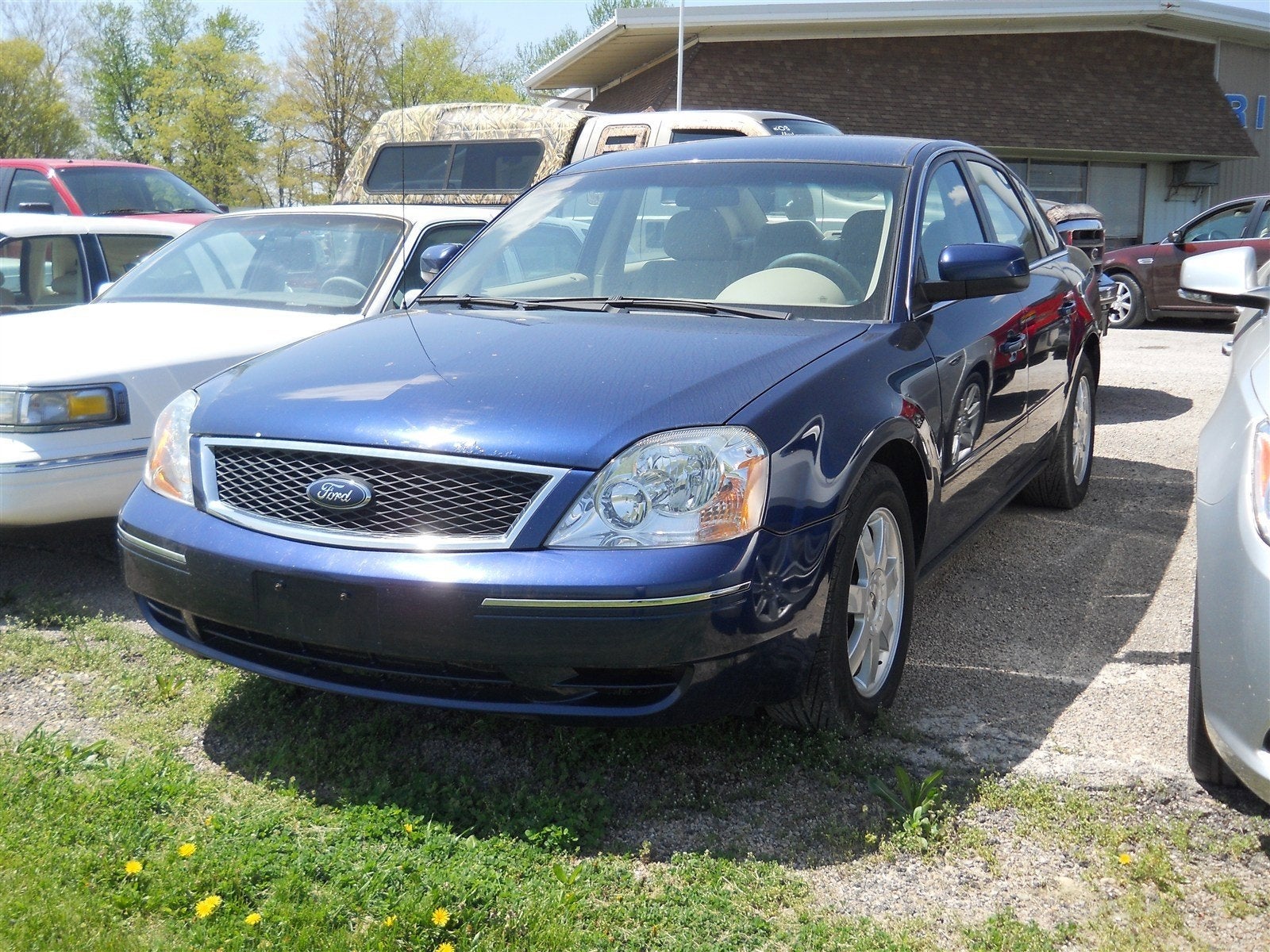 2006 Ford Five Hundred SE in Dark Blue Pearl Metallic — front three-quarter view
