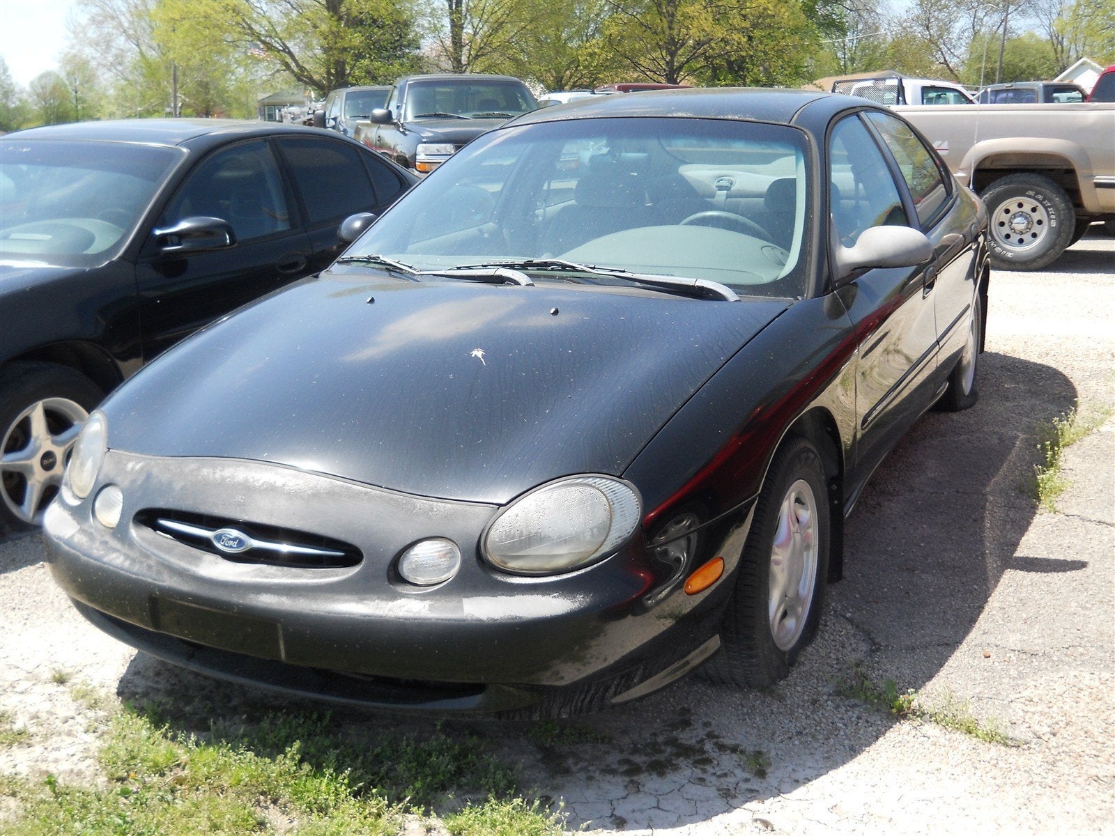 1998 Ford Taurus SE in Black (Cc) — front three-quarter view