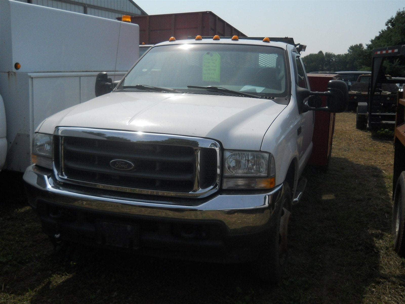 2004 Ford Super Duty F-450 DRW XL in Oxford White — front three-quarter view