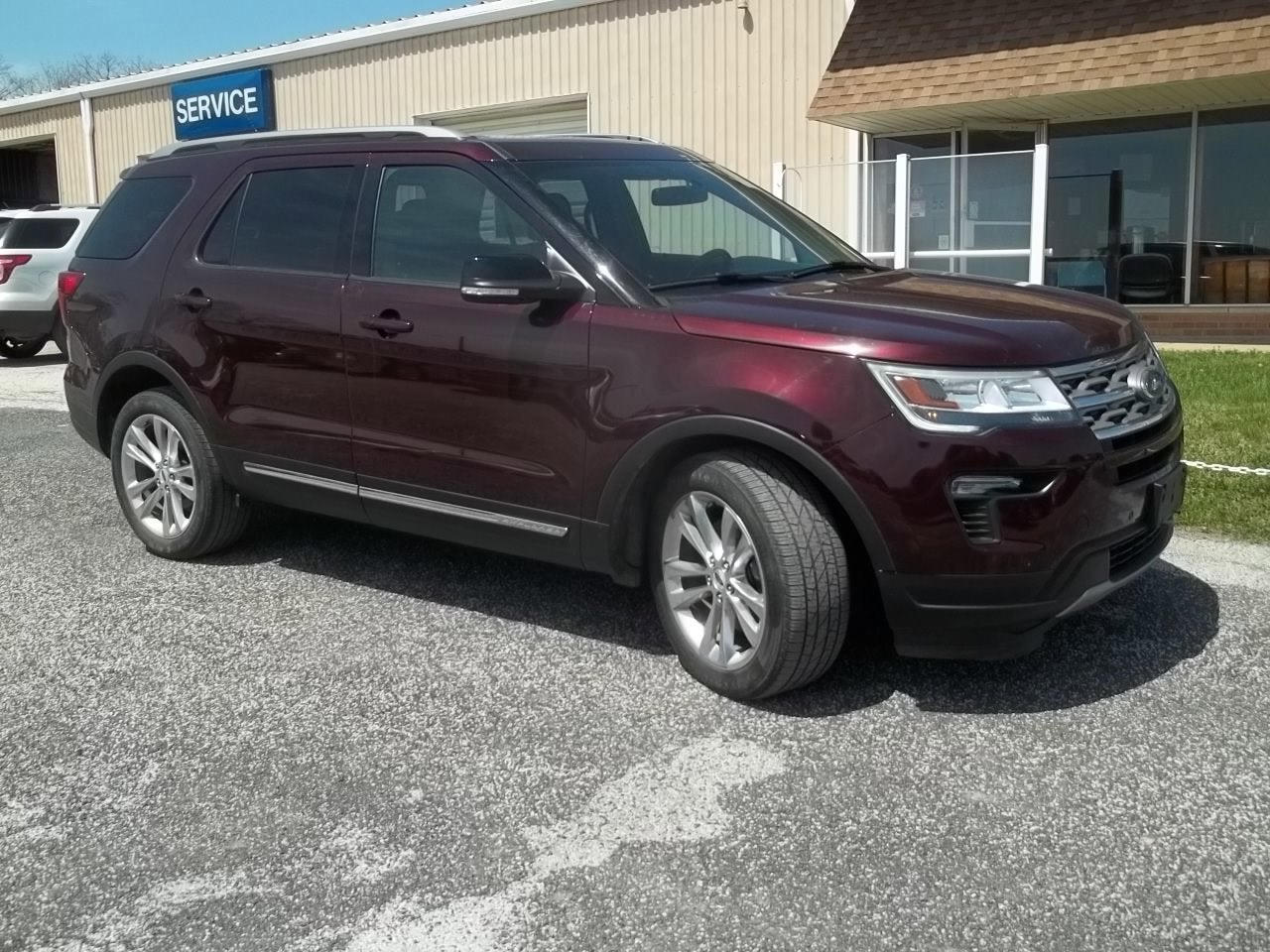 2018 Ford Explorer XLT in Burgundy Velvet Metallic Tinted Clearcoat — front three-quarter view