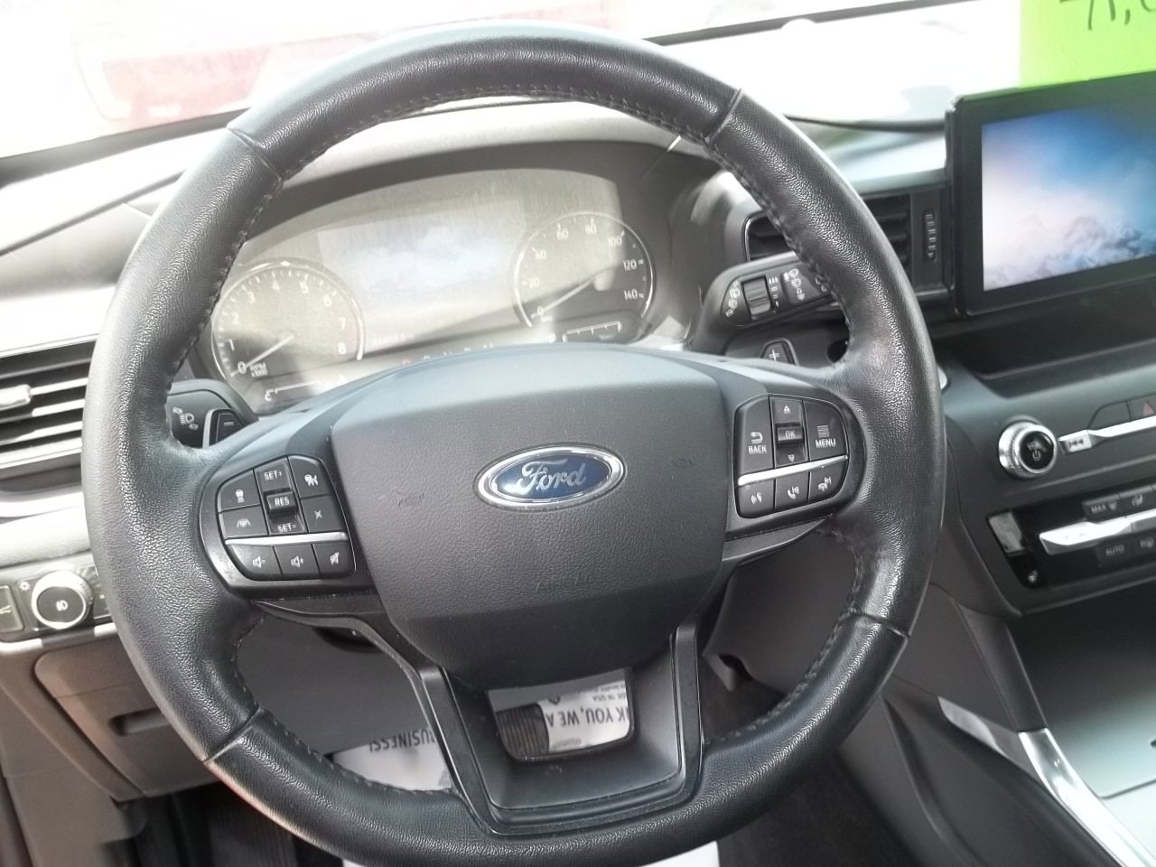 2020 Ford Explorer — detail view
