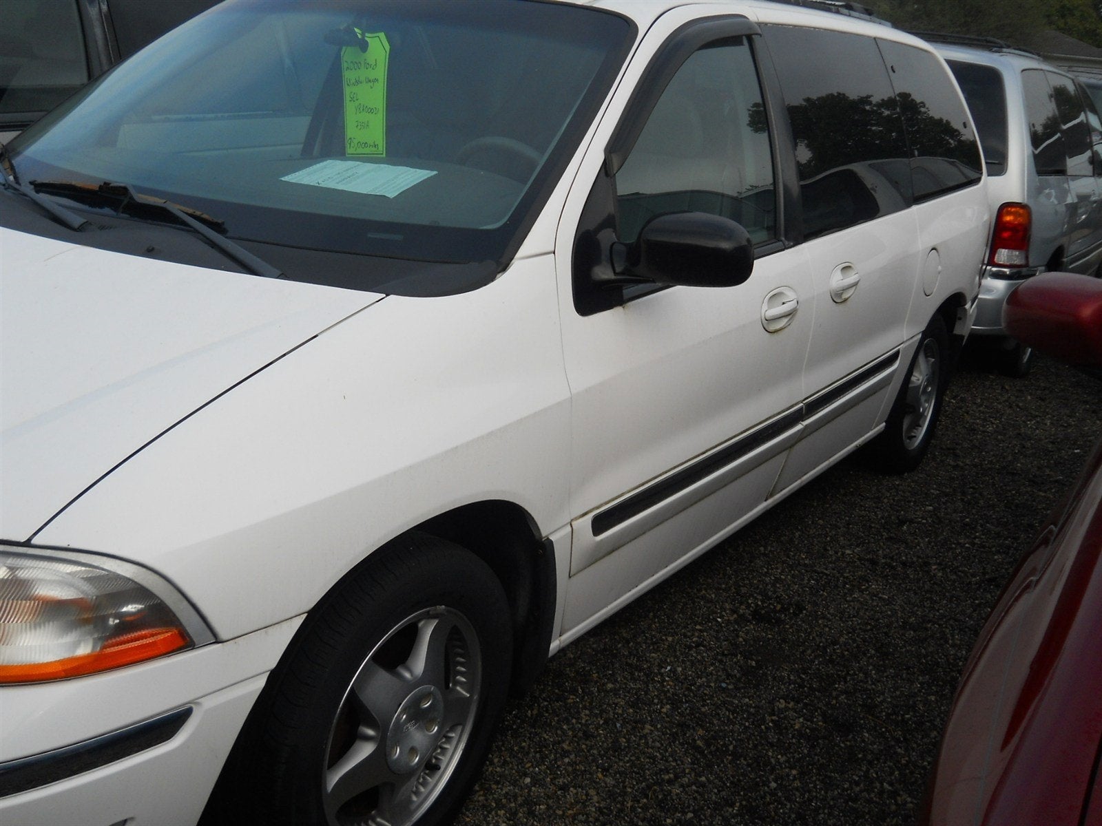 2000 Ford Windstar Wagon SEL in Vibrant White — front three-quarter view