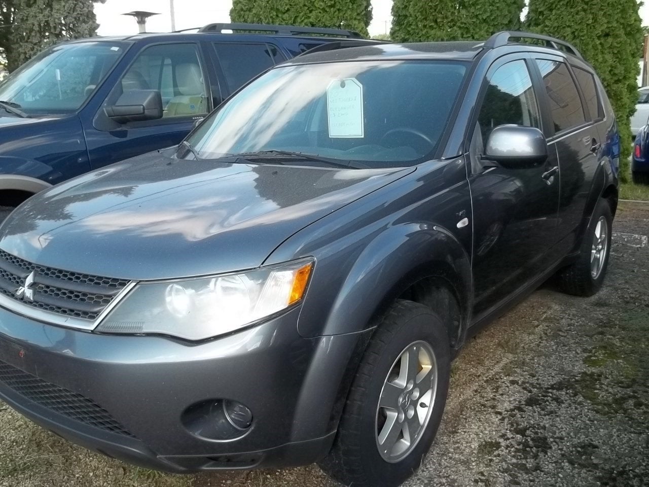 2008 Mitsubishi Outlander LS in Gray — front three-quarter view